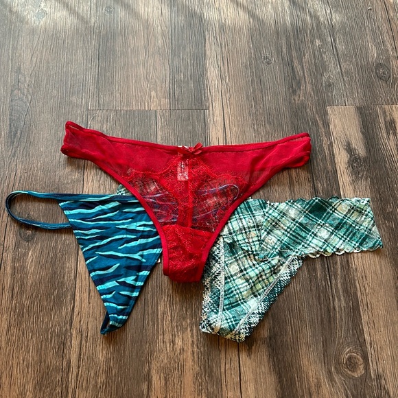 NWOT Victoria Secret set of three thongs size XS - Picture 1 of 8